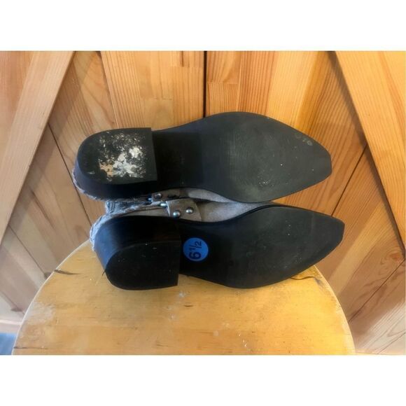 VINTAGE 7 Alameda Gray Suede Leather Western Boho Harness Ankle Boots Booties 6. - Picture 6 of 6